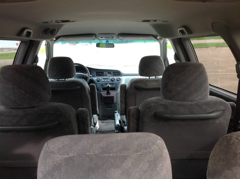 Illustration for article titled At $6,000, Would Buying This Stick Shift 2002 Honda Odyssey Be a Total Trip?